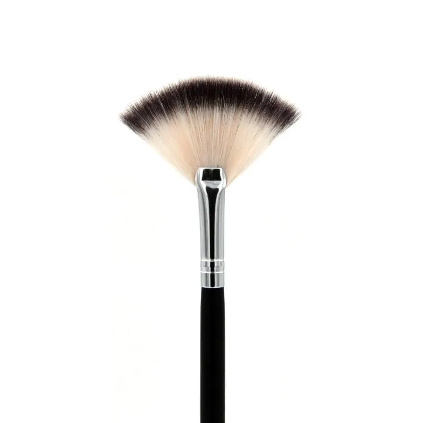 Deluxe Soft Highlight Fan Brush  SS017