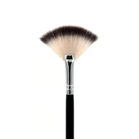 Deluxe Soft Highlight Fan Brush  SS017