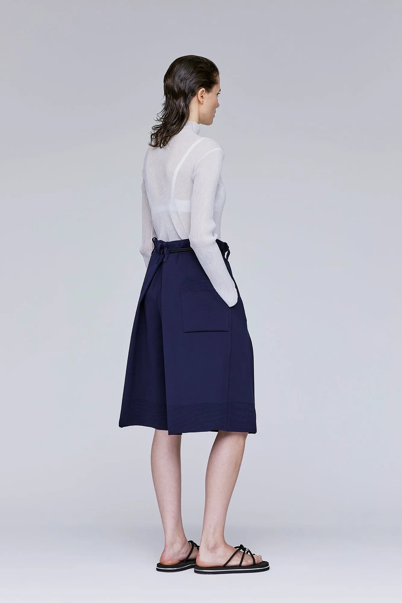 MILAN CREASE HALF PANTS